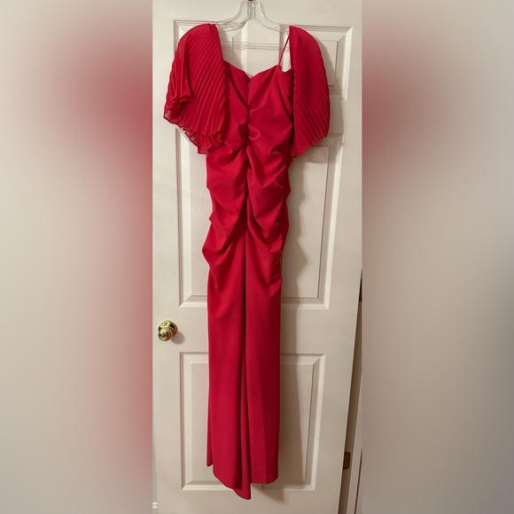 Nicole Miller Techy Crepe Pleated Sleeves Gown - Picture 3 of 5